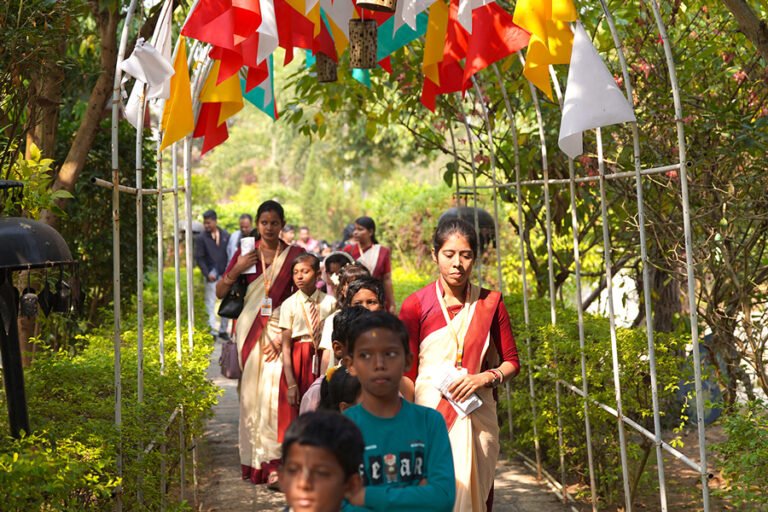 त्य के एक टुकड़े से जुड़ा है, जो इसे 2000 वर्ष से अधिक प्रा